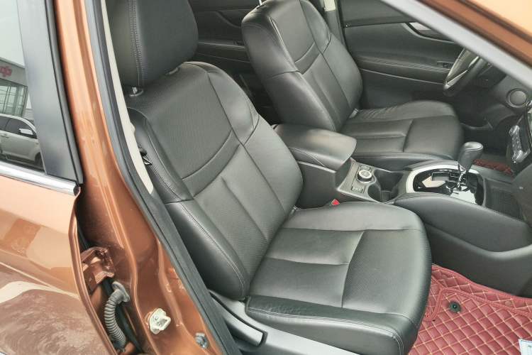 Used Nissan X-Trail 2014 2.5L CVT Leading Edition 4WD Right Front Seat