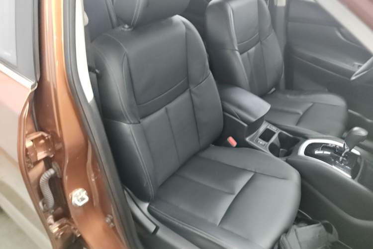 Used Nissan X-Trail 2014 2.0L CVT Comfort Edition 2WD Right Front Seat