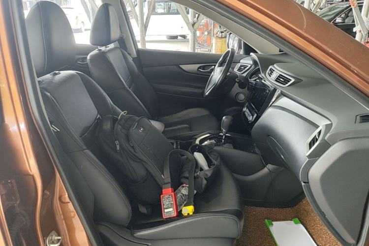 Used Nissan X-Trail 2014 2.0L CVT Comfort Edition 2WD Right Front Seat