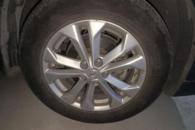 Used Nissan X-Trail 2014 2.0L CVT Smart Edition 2WD Right Front Wheel Hub