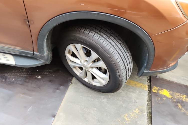 Used Nissan X-Trail 2014 2.0L CVT Comfort Edition 2WD Right Front Wheel Hub