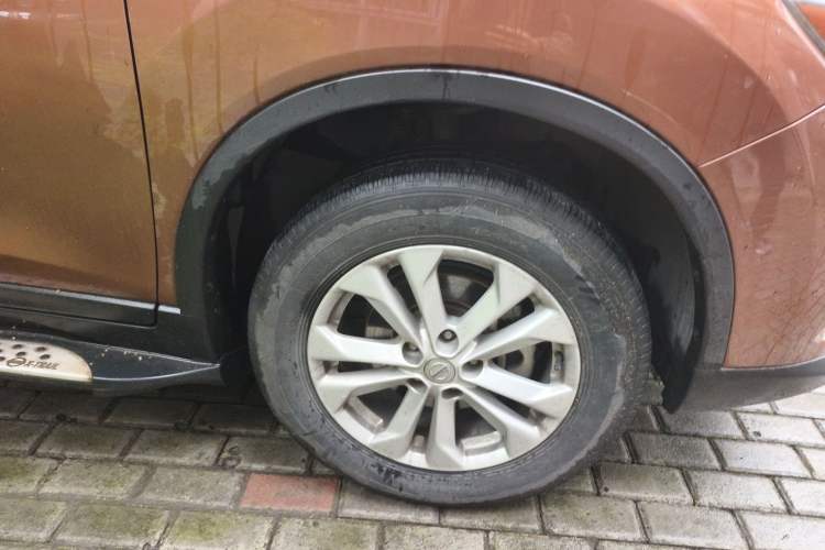 Used Nissan X-Trail 2014 2.0L CVT Comfort Edition 2WD Right Front Wheel Hub