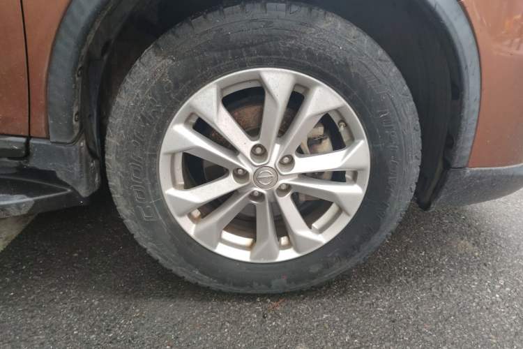 Used Nissan X-Trail 2014 2.5L CVT Luxury Edition 4WD Right Front Wheel Hub