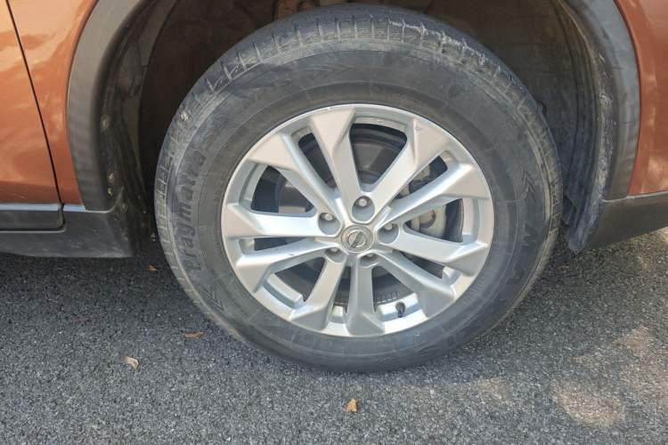 Used Nissan X-Trail 2014 2.0L CVT Comfort Edition 2WD Right Front Wheel Hub
