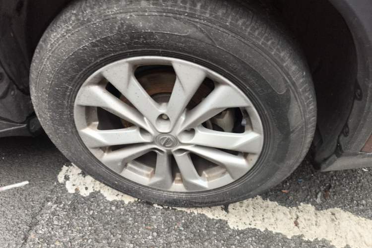 Used Nissan X-Trail 2014 2.0L CVT Comfort Edition 2WD Right Front Wheel Hub