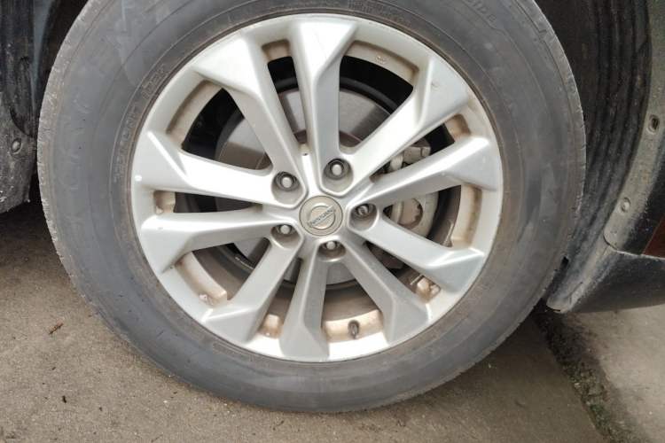Used Nissan X-Trail 2014 2.0L CVT Comfort Edition 2WD Right Front Wheel Hub