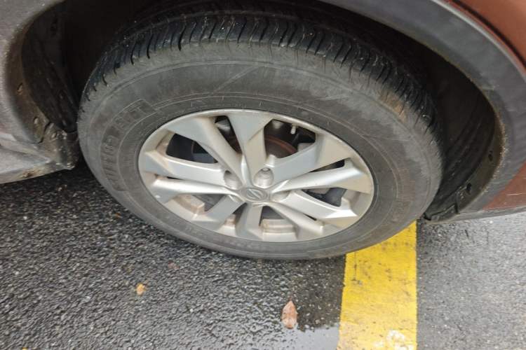 Used Nissan X-Trail 2014 2.0L CVT Comfort Edition 2WD Right Front Wheel Hub