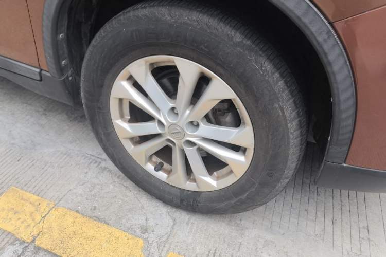 Used Nissan X-Trail 2014 2.0L CVT Comfort Edition 2WD Right Front Wheel Hub
