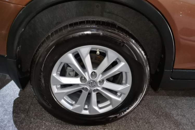 Used Nissan X-Trail 2014 2.0L CVT Comfort Edition 2WD Right Rear Wheel Hub
