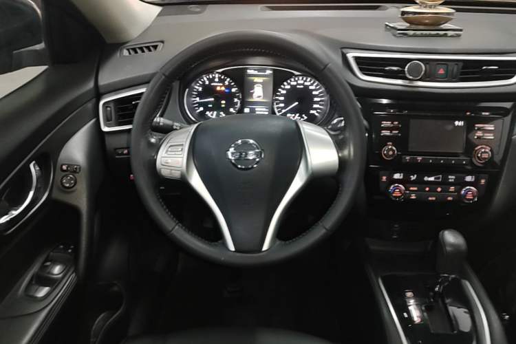 Used Nissan X-Trail 2014 2.0L CVT Comfort Edition 2WD Steering Wheel