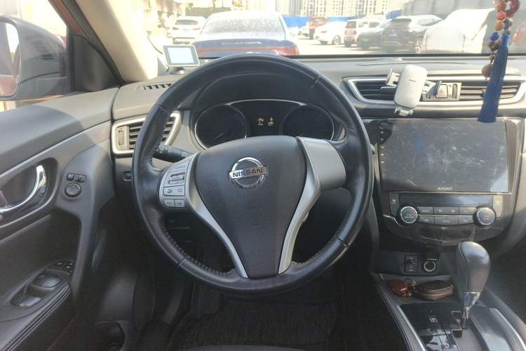 Used Nissan X-Trail 2014 2.0L CVT Comfort Edition 2WD Steering Wheel