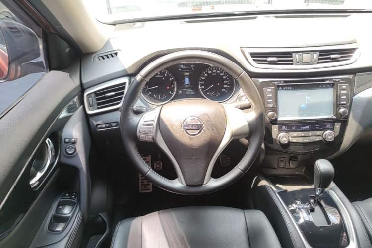 Used Nissan X-Trail 2014 2.5L CVT Luxury Edition 4WD Steering Wheel