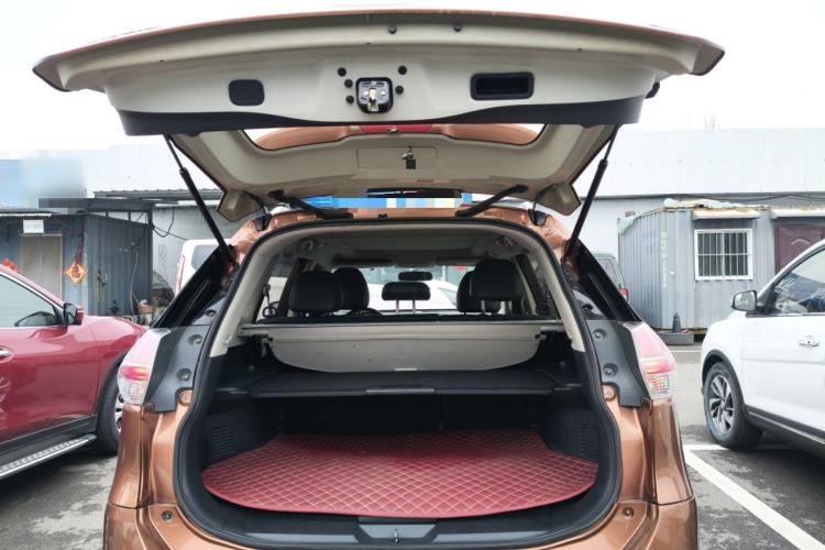 Used Nissan X-Trail 2014 2.5L CVT Leading Edition 4WD Trunk