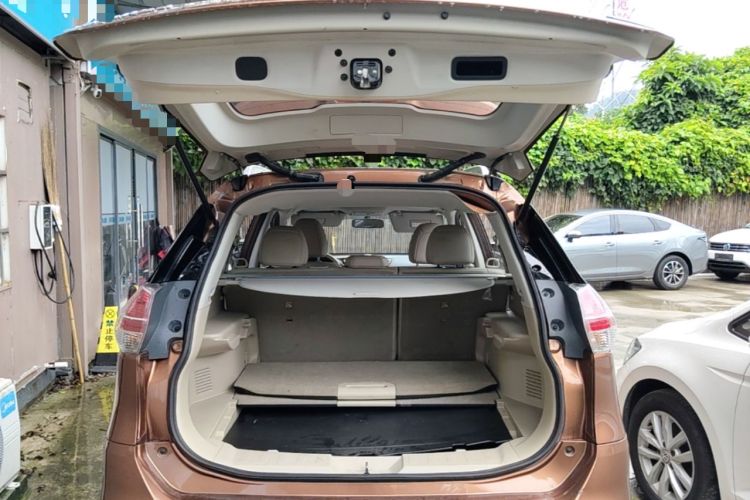 Used Nissan X-Trail 2014 2.5L CVT Leading Edition 4WD Trunk