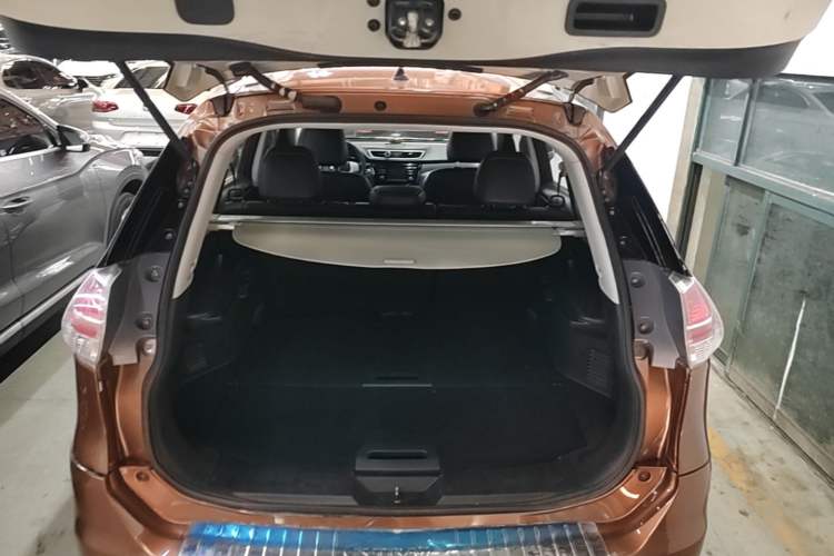 Used Nissan X-Trail 2014 2.0L CVT Comfort Edition 2WD Trunk