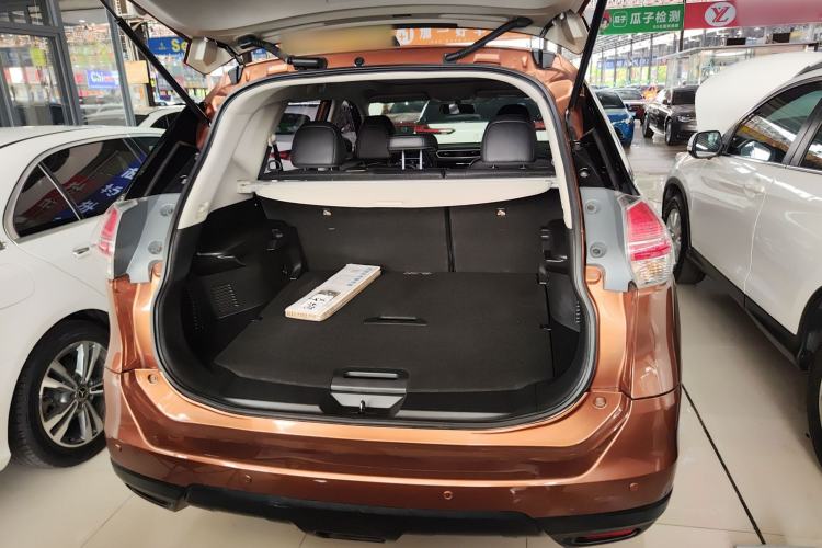 Used Nissan X-Trail 2014 2.0L CVT Comfort Edition 2WD Trunk
