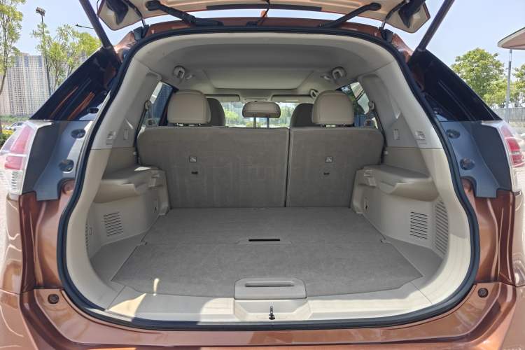 Used Nissan X-Trail 2014 2.5L CVT Luxury Edition 4WD Trunk