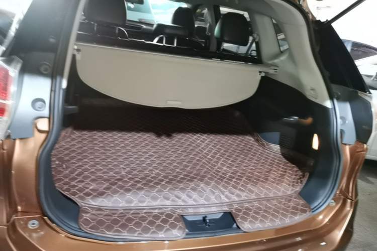 Used Nissan X-Trail 2014 2.0L CVT Comfort Edition 2WD Trunk
