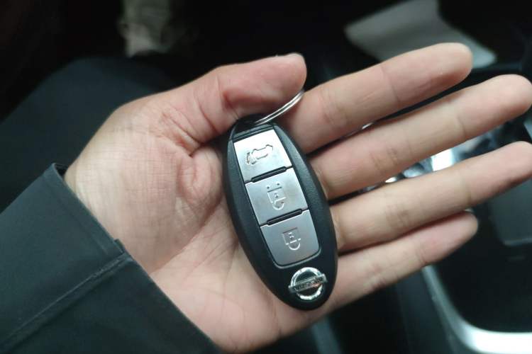 Used Nissan X-Trail 2014 2.5L CVT Luxury Edition 4WD Vehicle Key