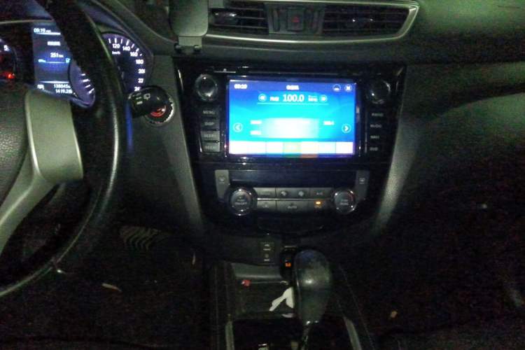 Used Nissan X-Trail 2014 2.0L CVT Comfort Edition 2WD Audio And AC Panel