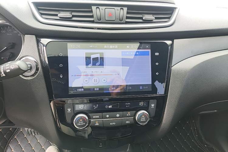Used Nissan X-Trail 2014 2.0L CVT Comfort Edition 2WD Audio And AC Panel