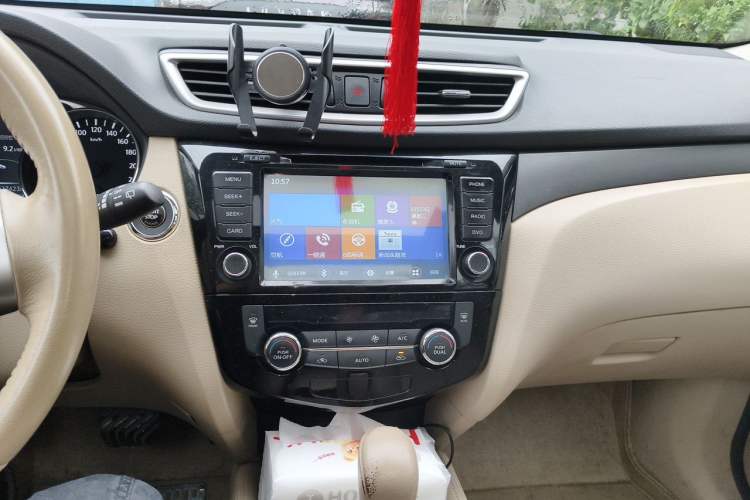 Used Nissan X-Trail 2014 2.0L CVT Comfort Edition 2WD Audio And AC Panel