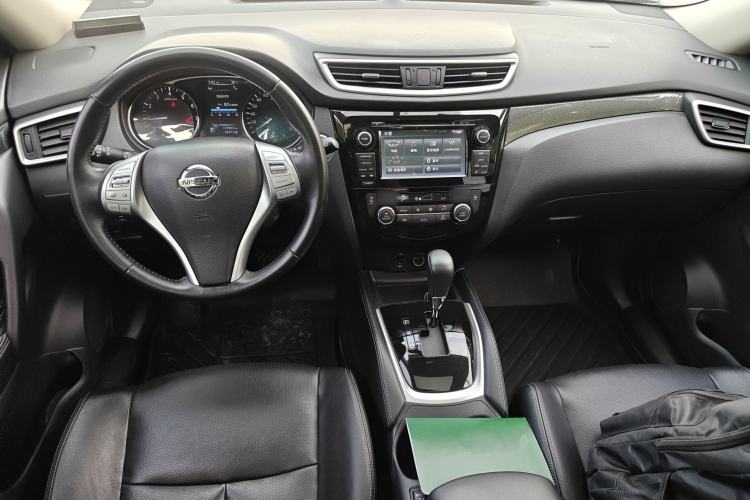 Used Nissan X-Trail 2014 2.5L CVT Luxury Edition 4WD Center Console