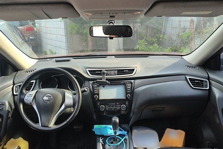 Used Nissan X-Trail 2014 2.0L CVT Comfort Edition 2WD Center Console