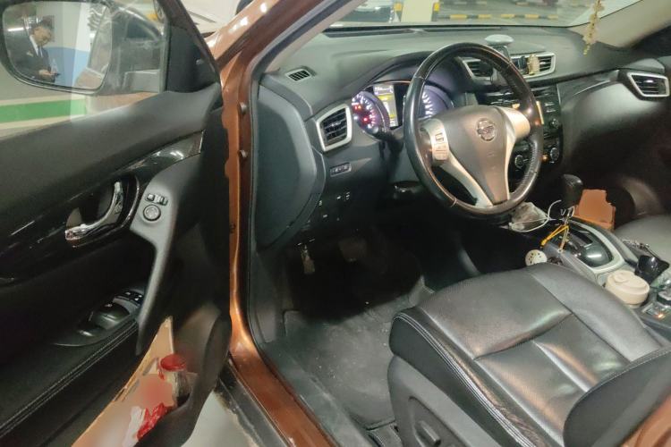 Used Nissan X-Trail 2014 2.5L CVT Luxury Edition 4WD Driver Seat