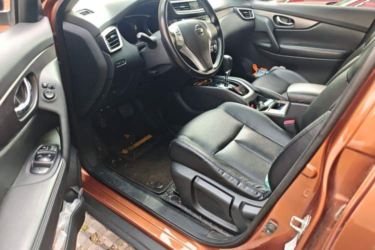 Used Nissan X-Trail 2014 2.0L CVT Comfort Edition 2WD Driver Seat