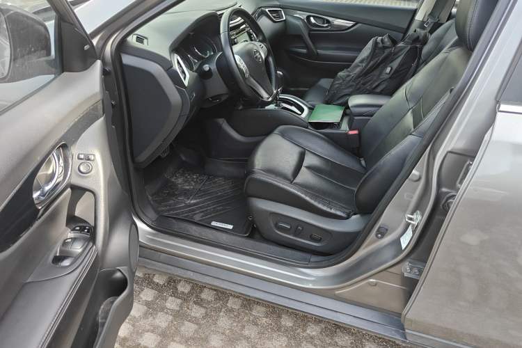Used Nissan X-Trail 2014 2.5L CVT Luxury Edition 4WD Driver Seat