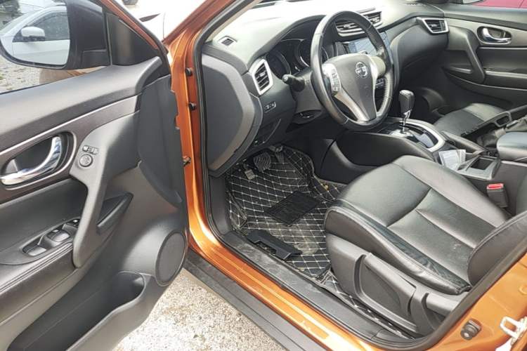 Used Nissan X-Trail 2014 2.0L CVT Comfort Edition 2WD Driver Seat