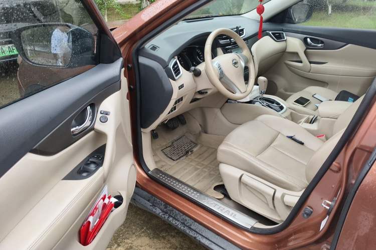 Used Nissan X-Trail 2014 2.0L CVT Comfort Edition 2WD Driver Seat
