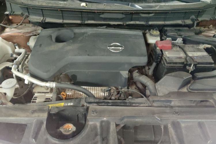 Used Nissan X-Trail 2014 2.5L CVT Luxury Edition 4WD Engine Bay