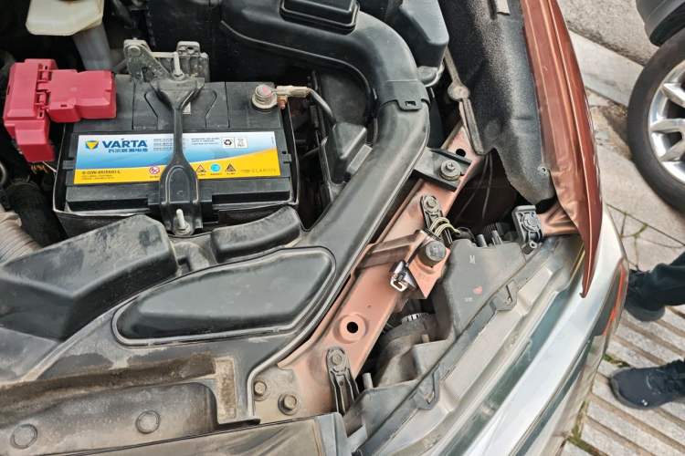 Used Nissan X-Trail 2014 2.0L CVT Comfort Edition 2WD Engine Bay Left