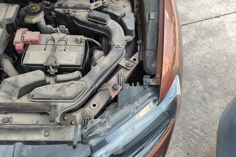 Used Nissan X-Trail 2014 2.0L CVT Comfort Edition 2WD Engine Bay Left