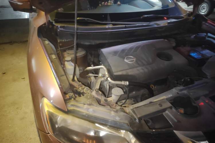 Used Nissan X-Trail 2014 2.0L CVT Smart Edition 2WD Engine Bay Right