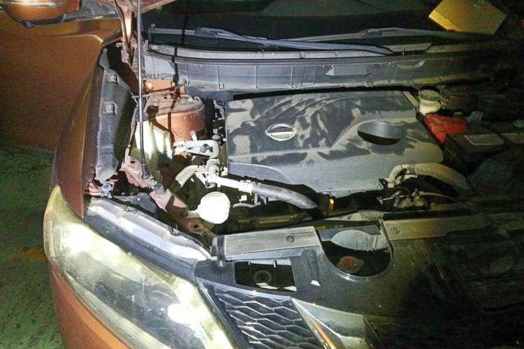 Used Nissan X-Trail 2014 2.0L CVT Comfort Edition 2WD Engine Bay Right