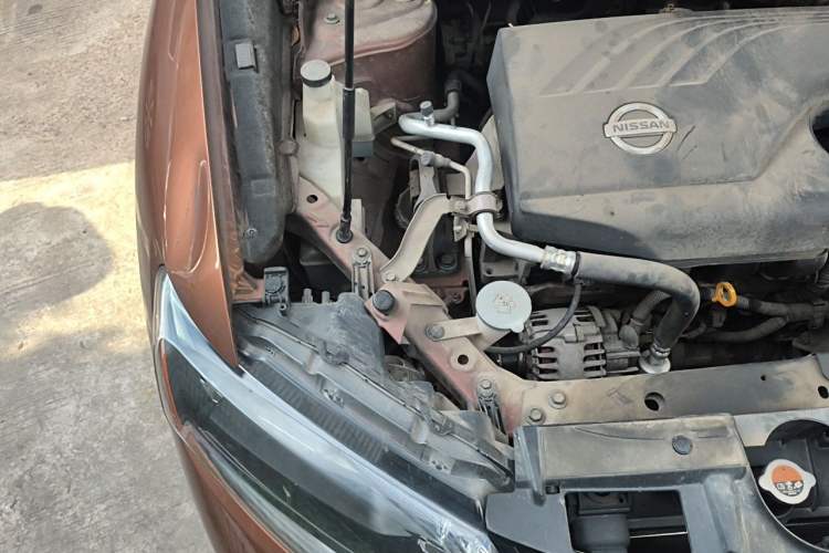 Used Nissan X-Trail 2014 2.0L CVT Comfort Edition 2WD Engine Bay Right