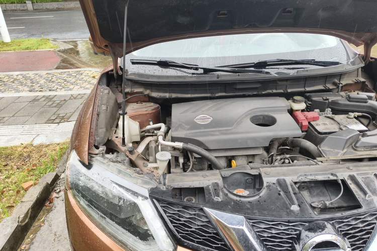 Used Nissan X-Trail 2014 2.0L CVT Comfort Edition 2WD Engine Bay Right