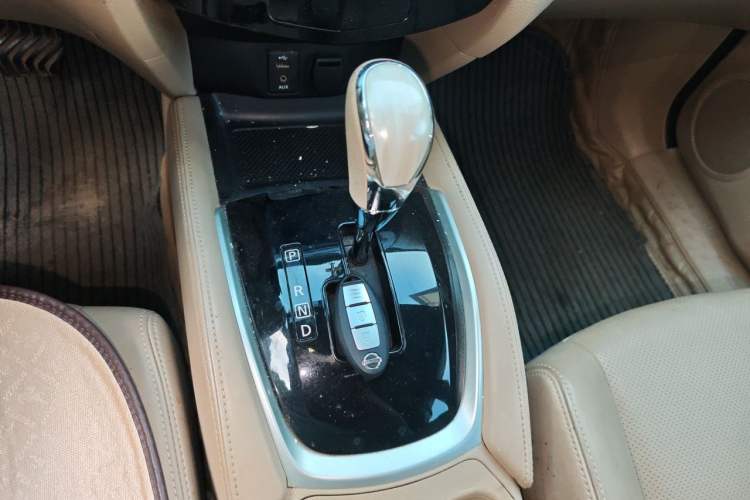 Used Nissan X-Trail 2014 2.0L CVT Comfort Edition 2WD Gear Lever