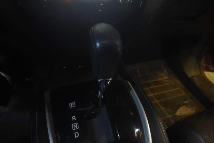 Used Nissan X-Trail 2014 2.0L CVT Smart Edition 2WD Gear Lever