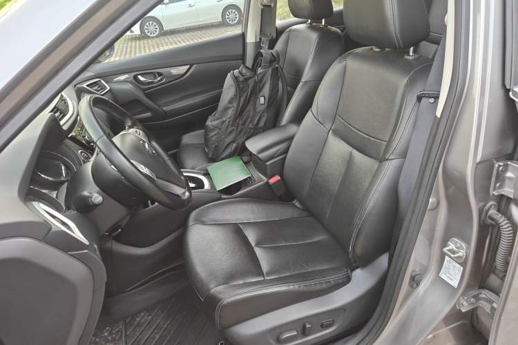 Used Nissan X-Trail 2014 2.5L CVT Luxury Edition 4WD Left Front Seat
