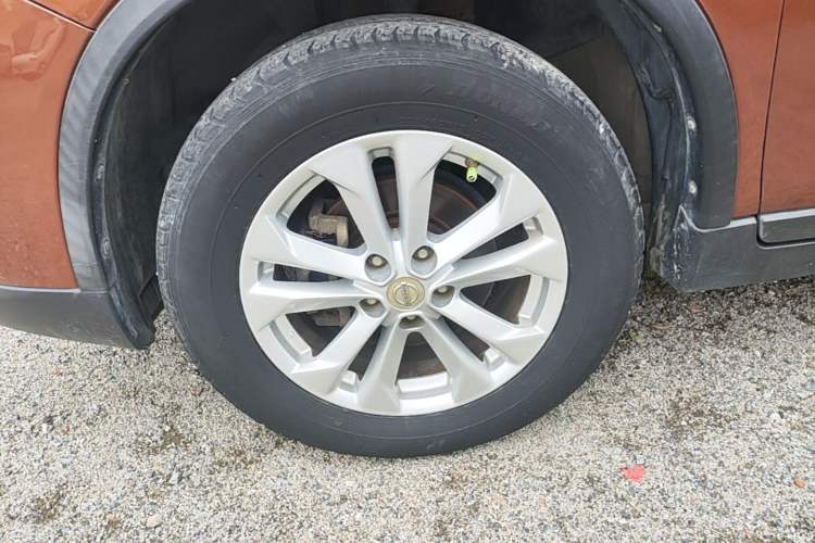 Used Nissan X-Trail 2014 2.0L CVT Comfort Edition 2WD Left Front Wheel Hub