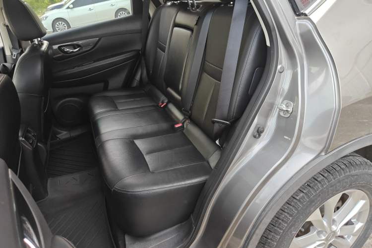 Used Nissan X-Trail 2014 2.5L CVT Luxury Edition 4WD Left Rear Seat