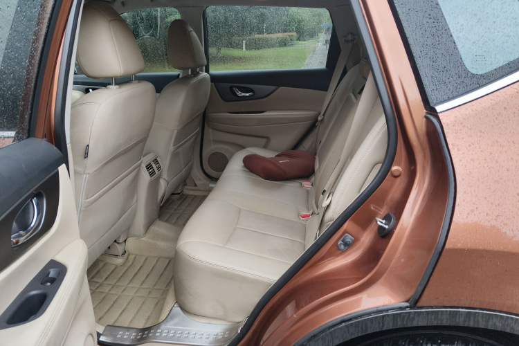 Used Nissan X-Trail 2014 2.0L CVT Comfort Edition 2WD Left Rear Seat