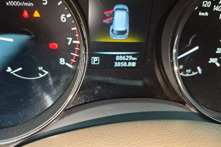 Used Nissan X-Trail 2014 2.0L CVT Comfort Edition 2WD Odometer Close Up