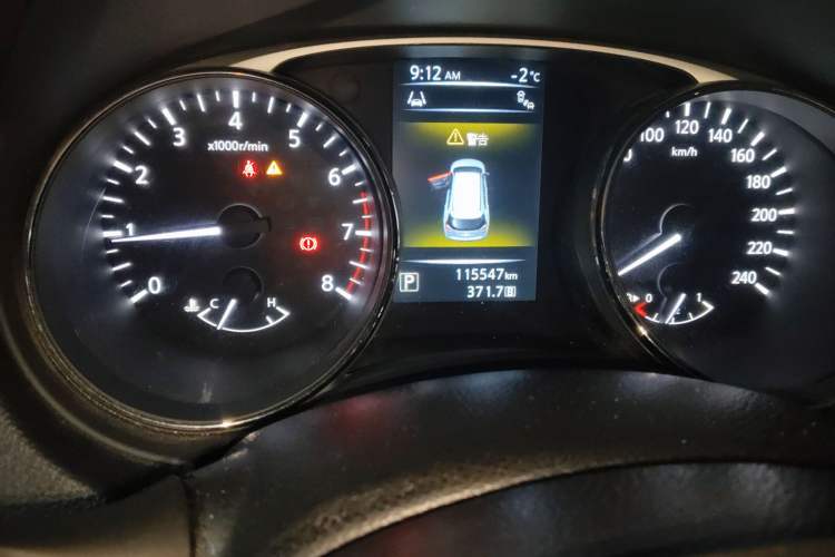 Used Nissan X-Trail 2014 2.5L CVT Luxury Edition 4WD Odometer Close Up