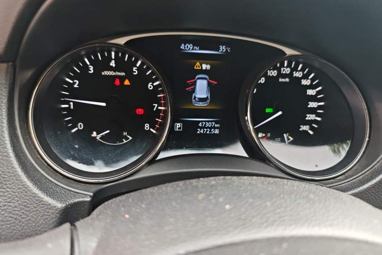 Used Nissan X-Trail 2014 2.0L CVT Comfort Edition 2WD Odometer Close Up