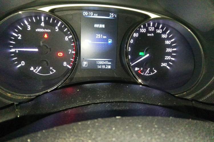 Used Nissan X-Trail 2014 2.0L CVT Comfort Edition 2WD Odometer Close Up
